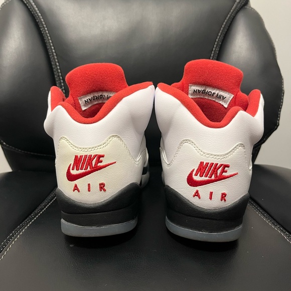 Air Jordan 5 Retro GS Fire Red - Picture 3 of 11